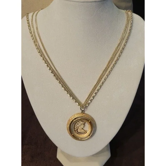 Rare Vintage Large Cameo Encircled Gold Diamond Cut Finish Multi Chain Necklace - Picture 4 of 9